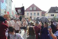 Einzug aller ehrenwerten Leute auf den Marktplatz
