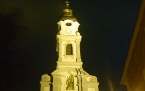 Kirche bei Nacht